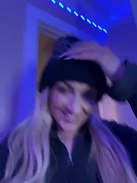 Snapshot of LittleMissEeve chatting on 02.20.25 LittleMissEeve online show from 02.20.25