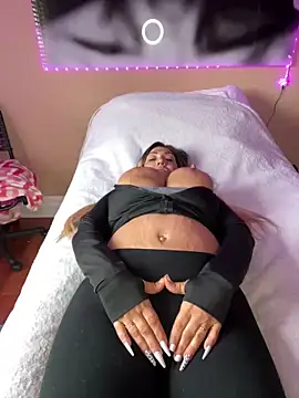 Snapshot of LittleMissEeve chatting on 02.26.25 LittleMissEeve online show from 02.26.25