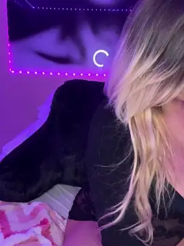 Snapshot of LittleMissEeve chatting on 03.16.25 LittleMissEeve online show from 03.16.25