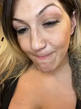 Snapshot of LittleMissEeve chatting on 03.22.25 LittleMissEeve online show from 03.22.25