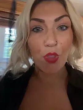 Snapshot of LittleMissEeve chatting on 09.13.25 LittleMissEeve online show from 09.13.25