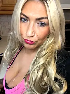 Snapshot of LittleMissEeve chatting on 09.19.25 LittleMissEeve online show from 09.19.25