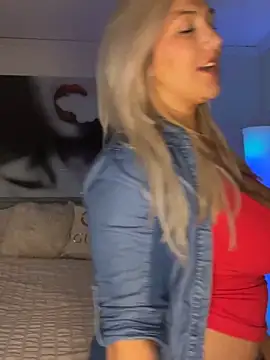 Snapshot of LittleMissEeve chatting on 10.19.25 LittleMissEeve online show from 10.19.25