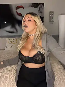 Snapshot of LittleMissEeve chatting on 10.22.25 LittleMissEeve online show from 10.22.25