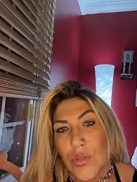 Snapshot of LittleMissEeve chatting on 10.25.25 LittleMissEeve online show from 10.25.25