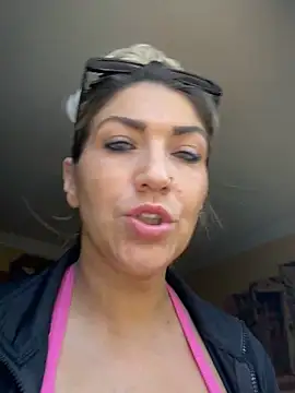 Snapshot of LittleMissEeve chatting on 11.05.25 LittleMissEeve online show from 11.05.25