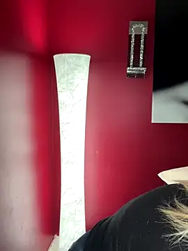 Snapshot of LittleMissEeve chatting on 11.19.25 LittleMissEeve online show from 11.19.25