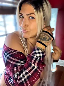 Snapshot of LittleMissEeve chatting on 12.01.25 LittleMissEeve online show from 12.01.25