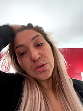 Snapshot of LittleMissEeve chatting on 12.02.25 LittleMissEeve online show from 12.02.25