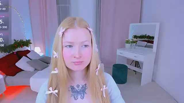 Laly Peach online show from 12.21.24