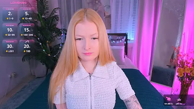 Laly Peach online show from 12.29.24