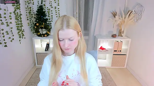 Laly Peach online show from 01.09.25