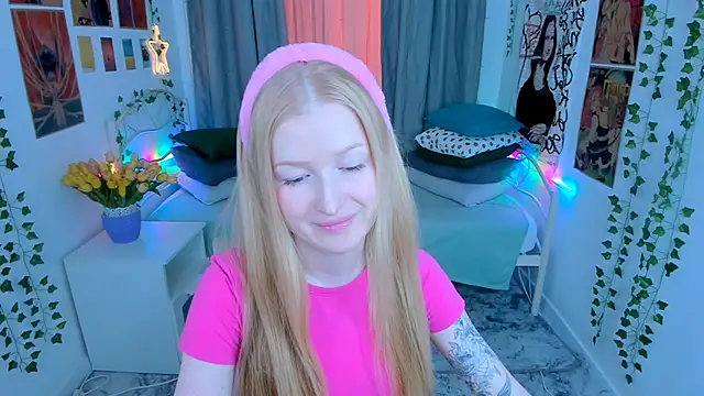 Laly Peach online show from 03.01.25