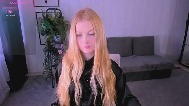 Laly Peach online show from 03.07.25