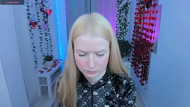 Laly Peach online show from 02.25.26