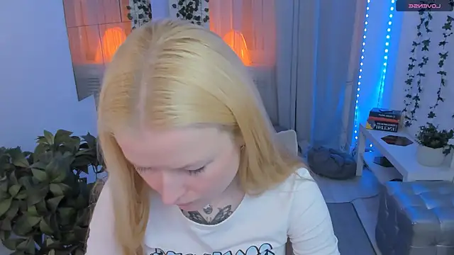 Laly Peach online show from 06.03.26