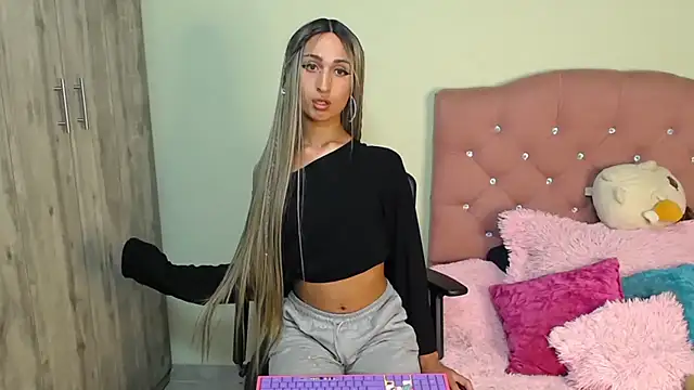 Snapshot of camy_doll chatting on 12.05.24 camy doll online show from 12.05.24