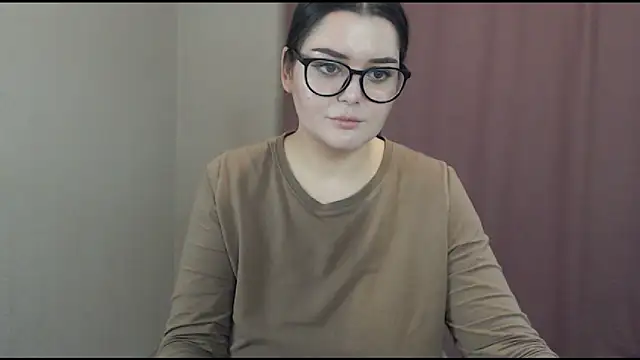 Snapshot of ohhhMie chatting on 02.20.25 ohhhMie online show from 02.20.25