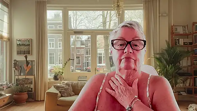 GrannyChrissy68 online show from 02.04.26