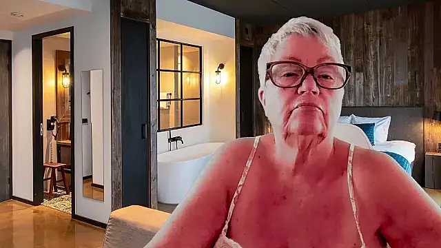 GrannyChrissy68 online show from 02.05.26