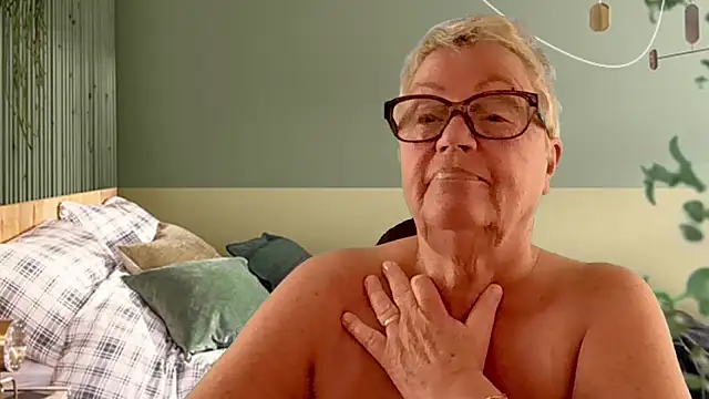 GrannyChrissy68 online show from 03.10.26