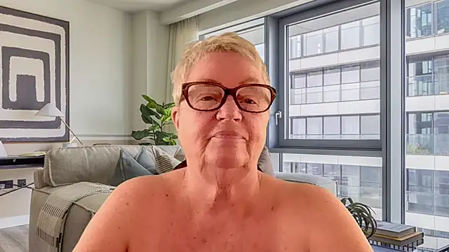 GrannyChrissy68 online show from 04.05.26