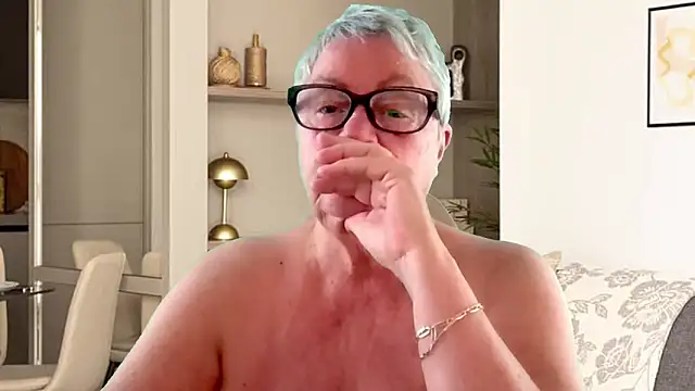 GrannyChrissy68 online show from 04.17.26