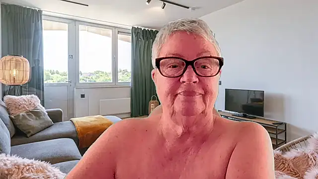 GrannyChrissy68 online show from 04.18.26