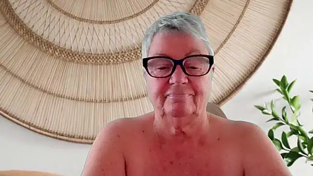 GrannyChrissy68 online show from 04.19.26