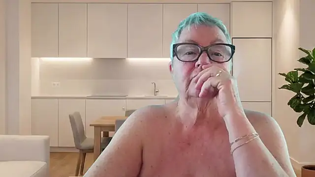 Snapshot of GrannyChrissy68 chatting on 06.11.26 GrannyChrissy68 online show from 06.11.26