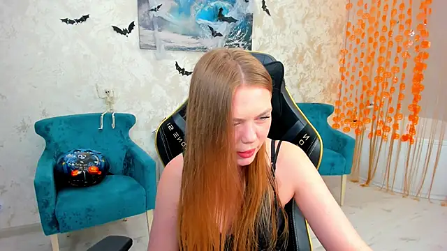 Strawberrye online show from 10.25.25