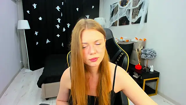 Strawberrye online show from 10.28.25