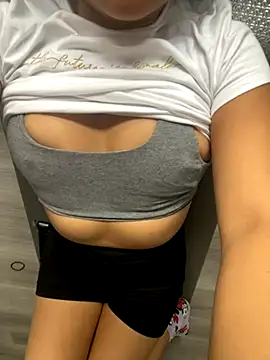 Aestheticsgirl online show from 11.21.25