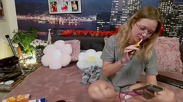 little-leni online show from 02.19.25