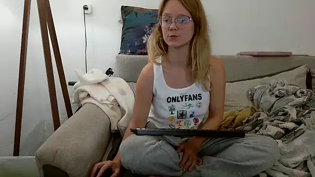 little-leni online show from 09.27.25