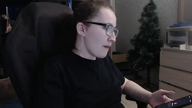Snapshot of AnKey_Rayah chatting on 02.15.25 AnKey Rayah online show from 02.15.25