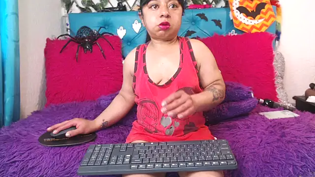 SARAWILLS online show from 10.25.25