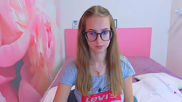 AliceAdams online show from 11.06.25