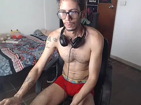 Snapshot of alisterxxx chatting on 07.09.26 alisterxxx online show from 07.09.26