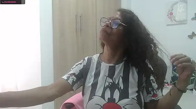 BustyMilf  online show from 02.18.25