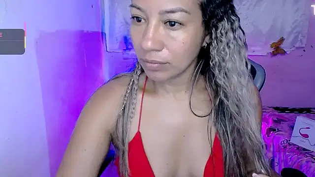 ninatiny online show from 10.14.25