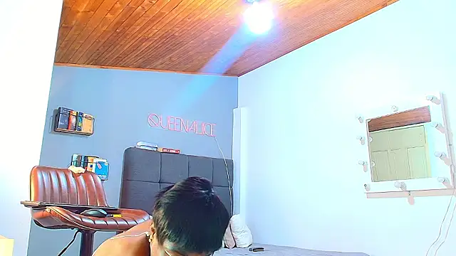 queenaliice online show from 02.18.26