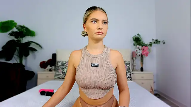 Snapshot of SashaRizz chatting on 10.13.25 SashaRizz online show from 10.13.25