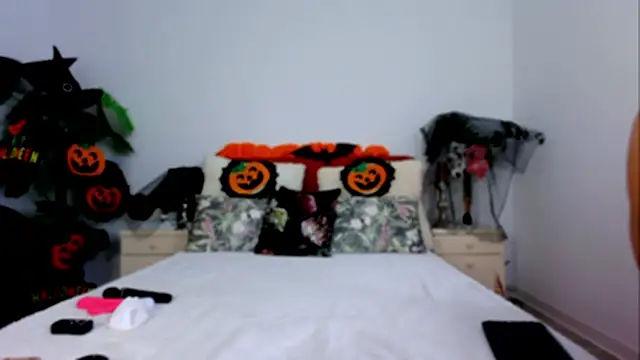 Snapshot of SashaRizz chatting on 10.25.25 SashaRizz online show from 10.25.25