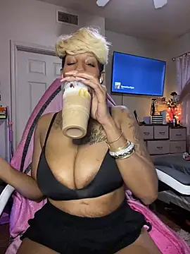 Snapshot of MzParker chatting on 01.24.25 MzParker online show from 01.24.25