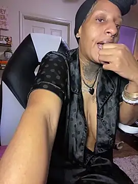 Snapshot of MzParker chatting on 01.28.25 MzParker online show from 01.28.25