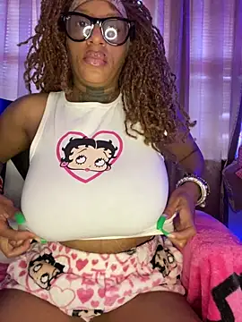 Snapshot of MzParker chatting on 09.16.25 MzParker online show from 09.16.25