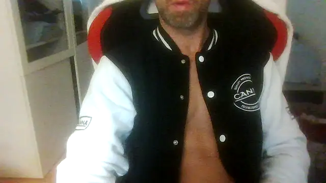 Snapshot of NickHarley69 chatting on 02.18.25 NickHarley69 online show from 02.18.25