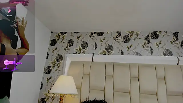 Snapshot of zarahdivousi chatting on 02.15.25 zarahdivousi online show from 02.15.25