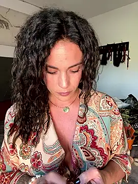 Clara-xoxo online show from 10.29.25